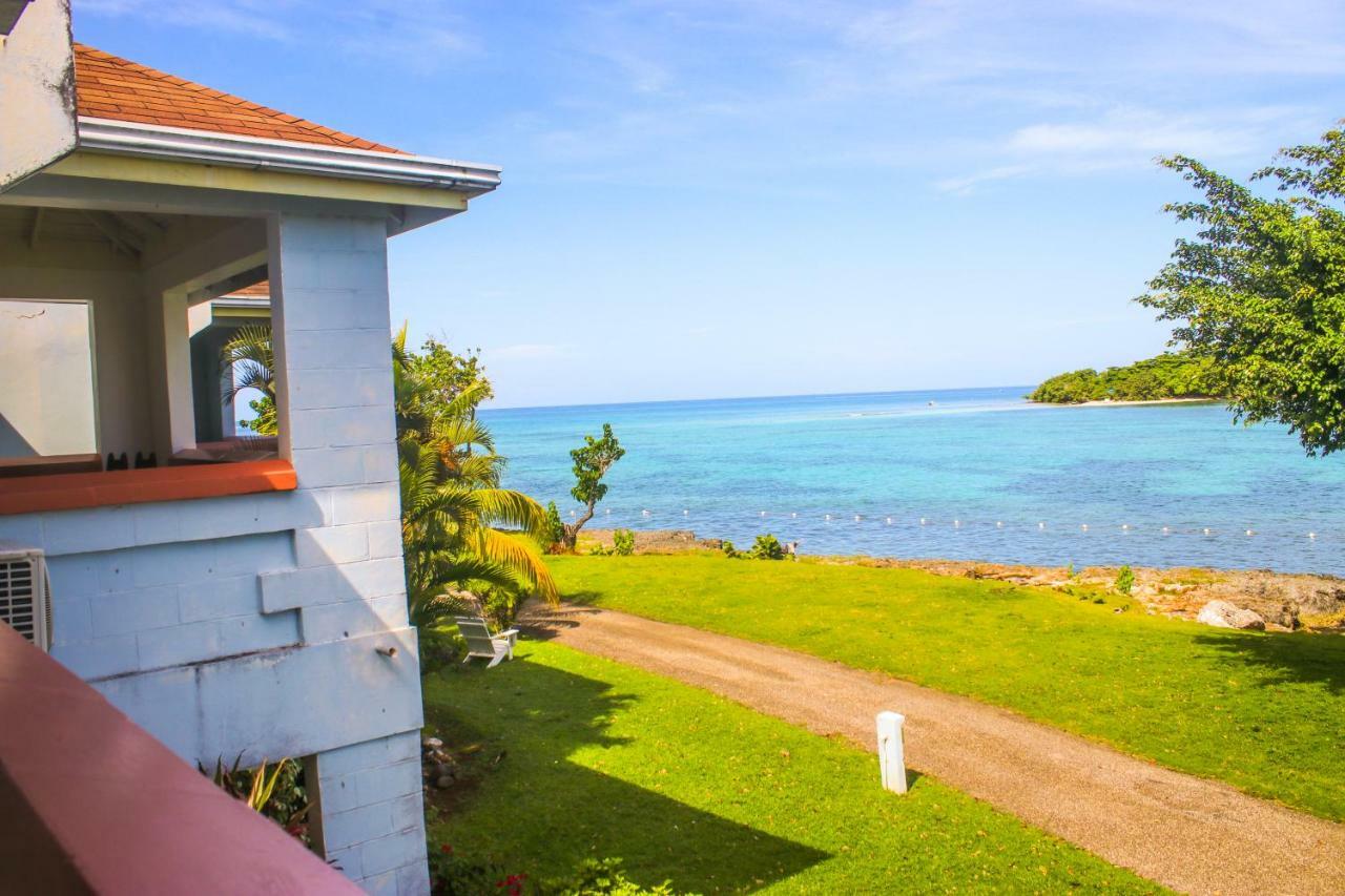 Point Village Apartment *