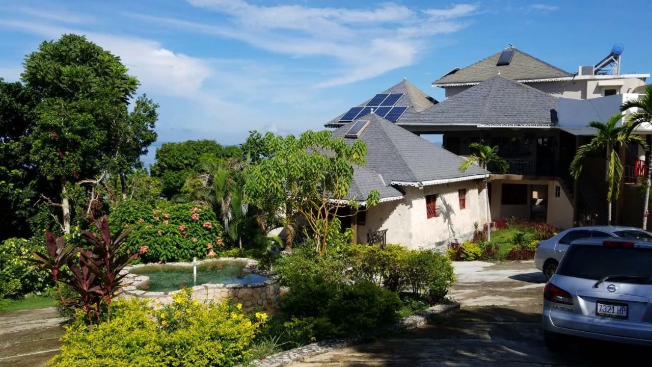 Boutique At Stone Village Bed & Breakfast Bluefields