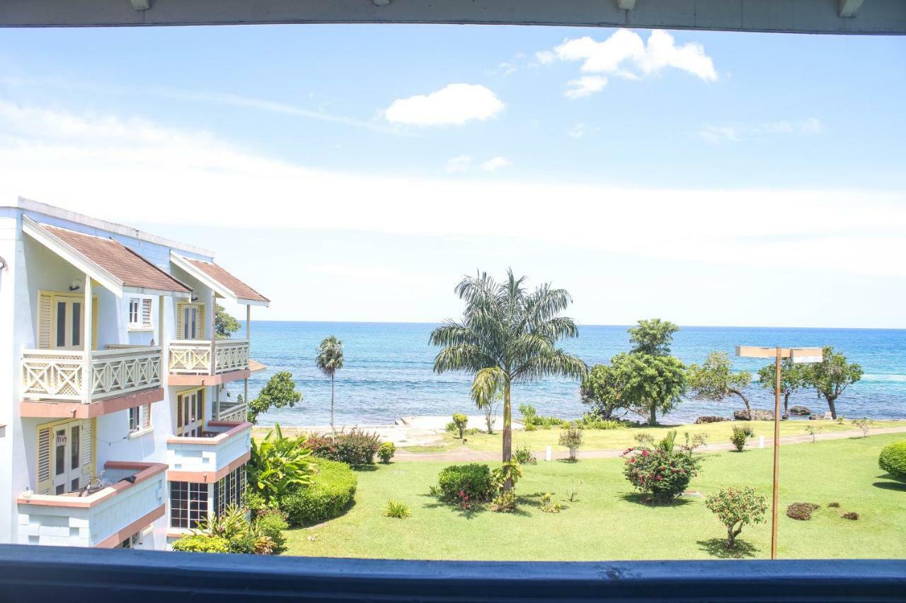 Point Village Apartment *
