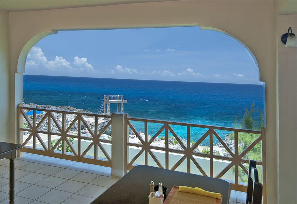 Coral Seas Hotel 2*