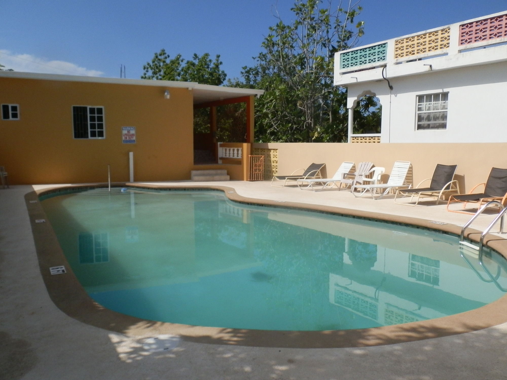 Paradise On The Rocks Hotel