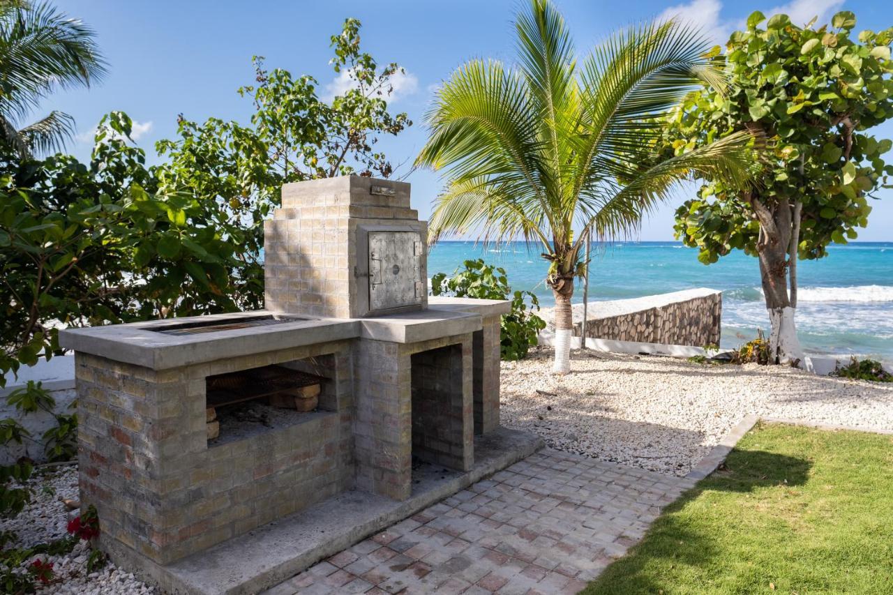 Edgewater Beach - Beach Front, Close To All Attractions *