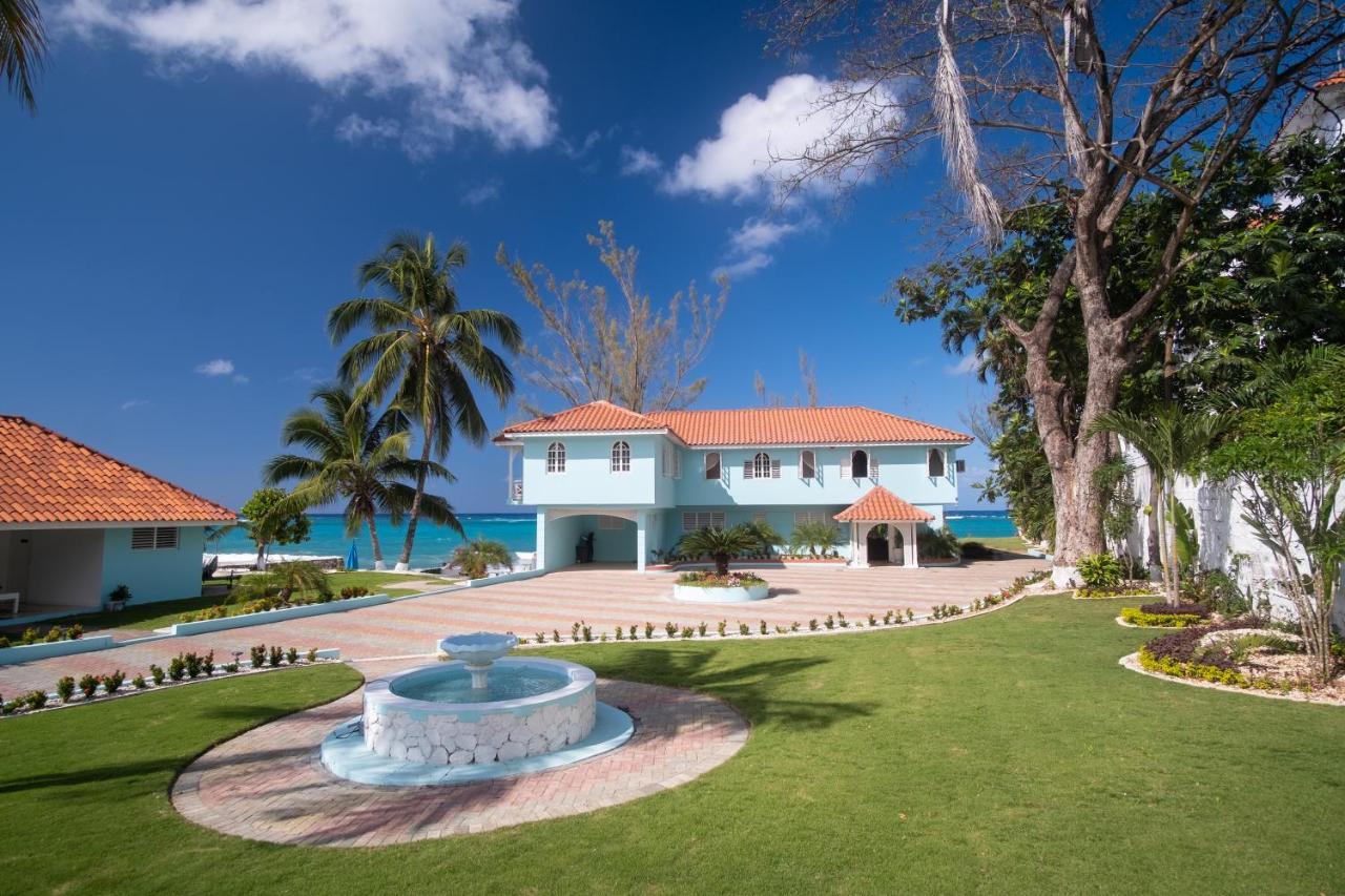 Edgewater Beach - Beach Front, Close To All Attractions