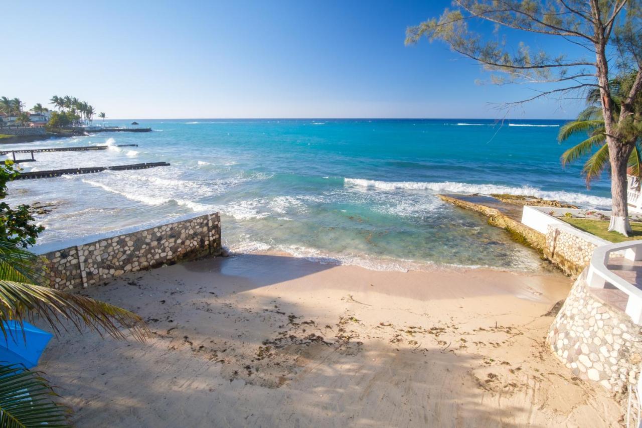 Edgewater Beach - Beach Front, Close To All Attractions *