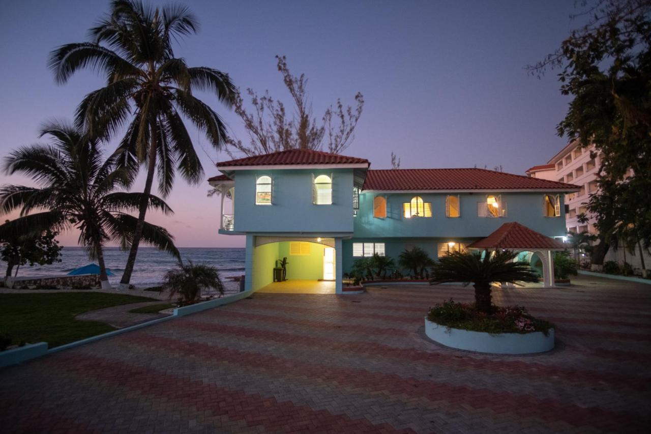 Hotel Edgewater Beach - Beach Front, Close To All Attractions *