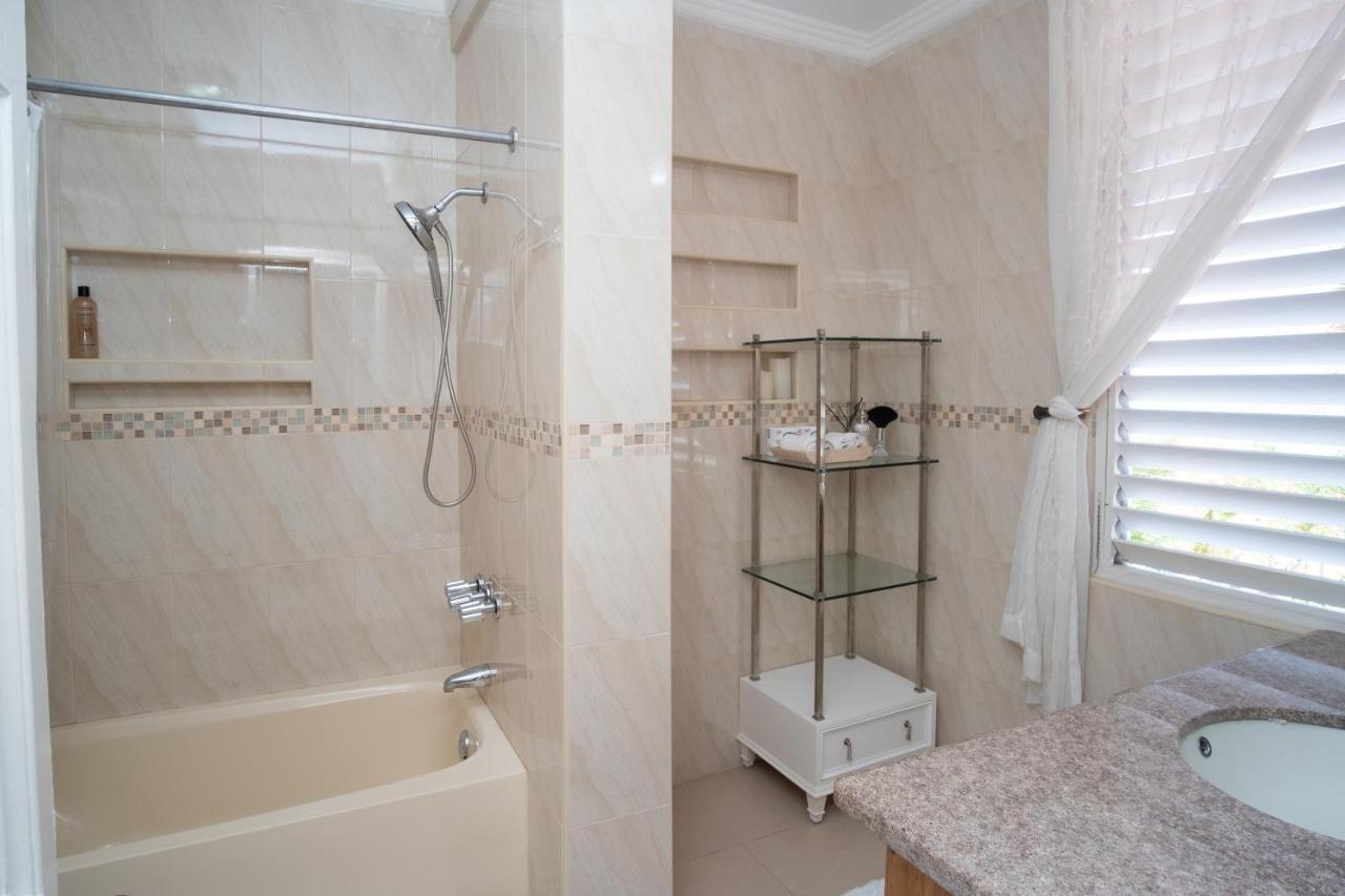 Edgewater Beach - Beach Front, Close To All Attractions * Saint Maryʼs