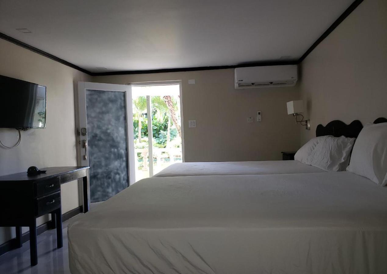 And Blue Seas 3* Negril