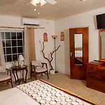 Treasure Beach Inn And Bar