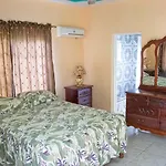 Charlie\'S Cottages