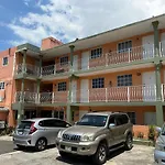 Tropical Manor Inn - Kingston