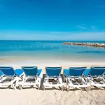 The Signature Level At Grand Palladium Lady Hamilton Resort & Spa