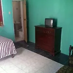 Leslies\' Home