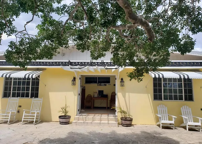 Treasure Beach Inn And Bar