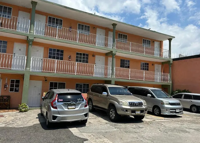 Tropical Manor Inn - Kingston