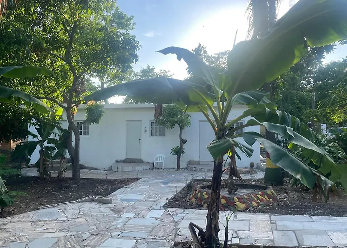 Inez Roots Hostel Montego Bay