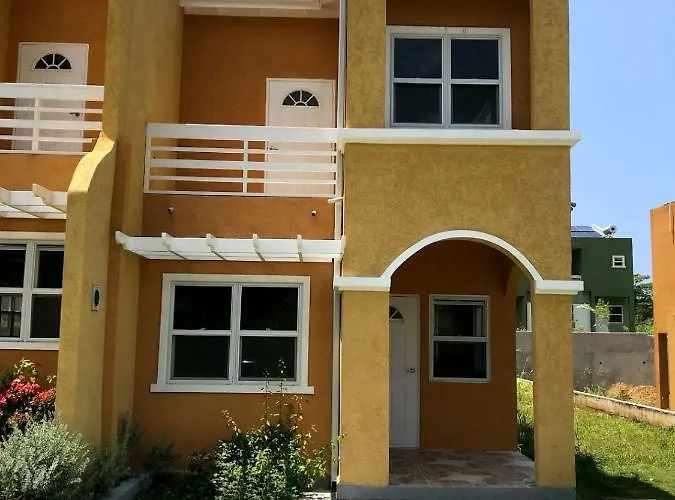 Thevista\'S Runaway Bay Lot749