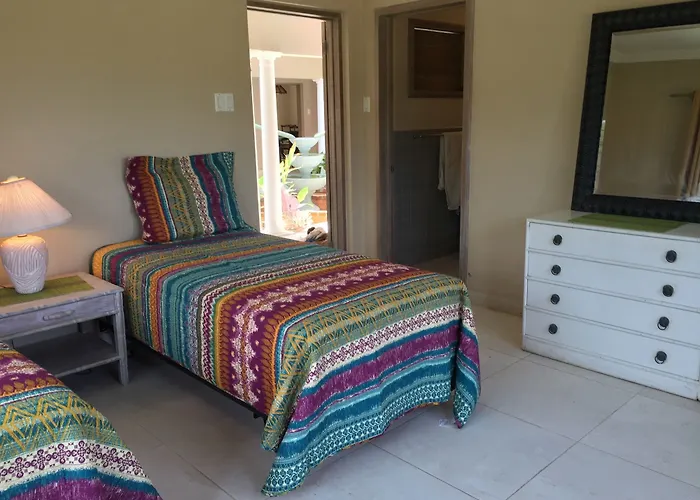 Captain\'S Cove Beach Resort & Villas