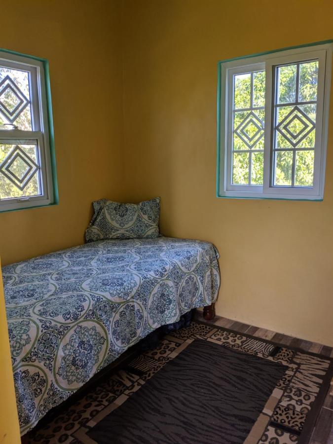 Guest house O & G Accompong Maroon