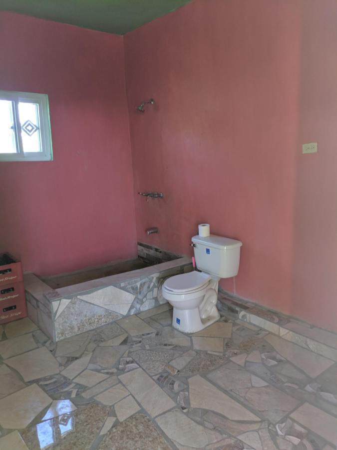 O & G Guest house Accompong Maroon