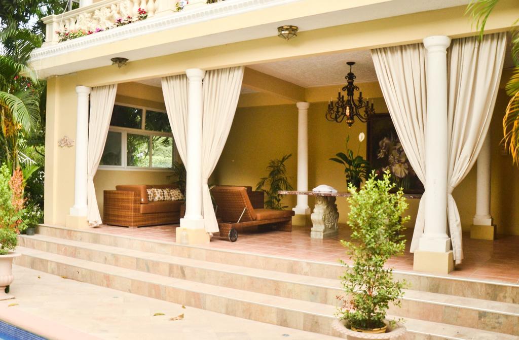 Resort Eden Gardens Wellness & Kingston