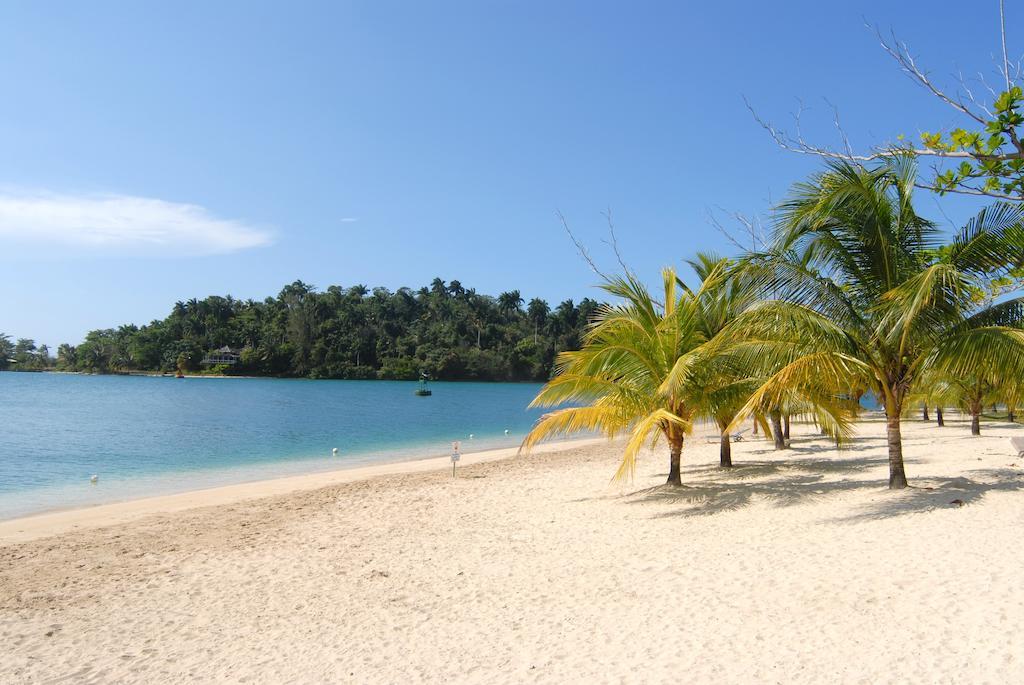 Bonne Amie Villa *