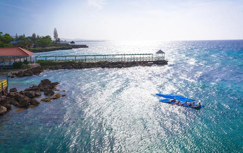 Franklyn D & Resort Runaway Bay