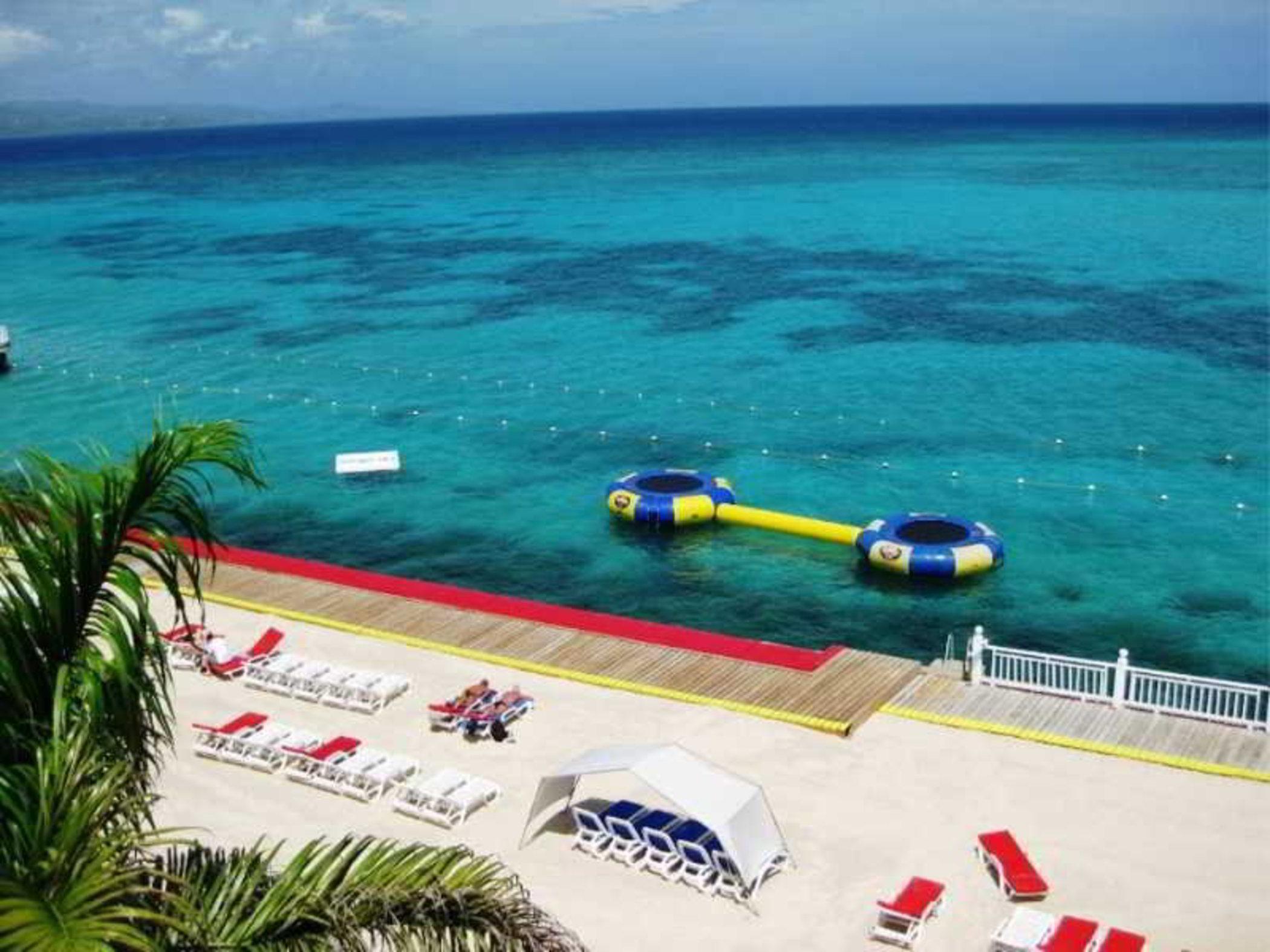 Grand Decameron Montego Beach, A Trademark 3* Montego Bay