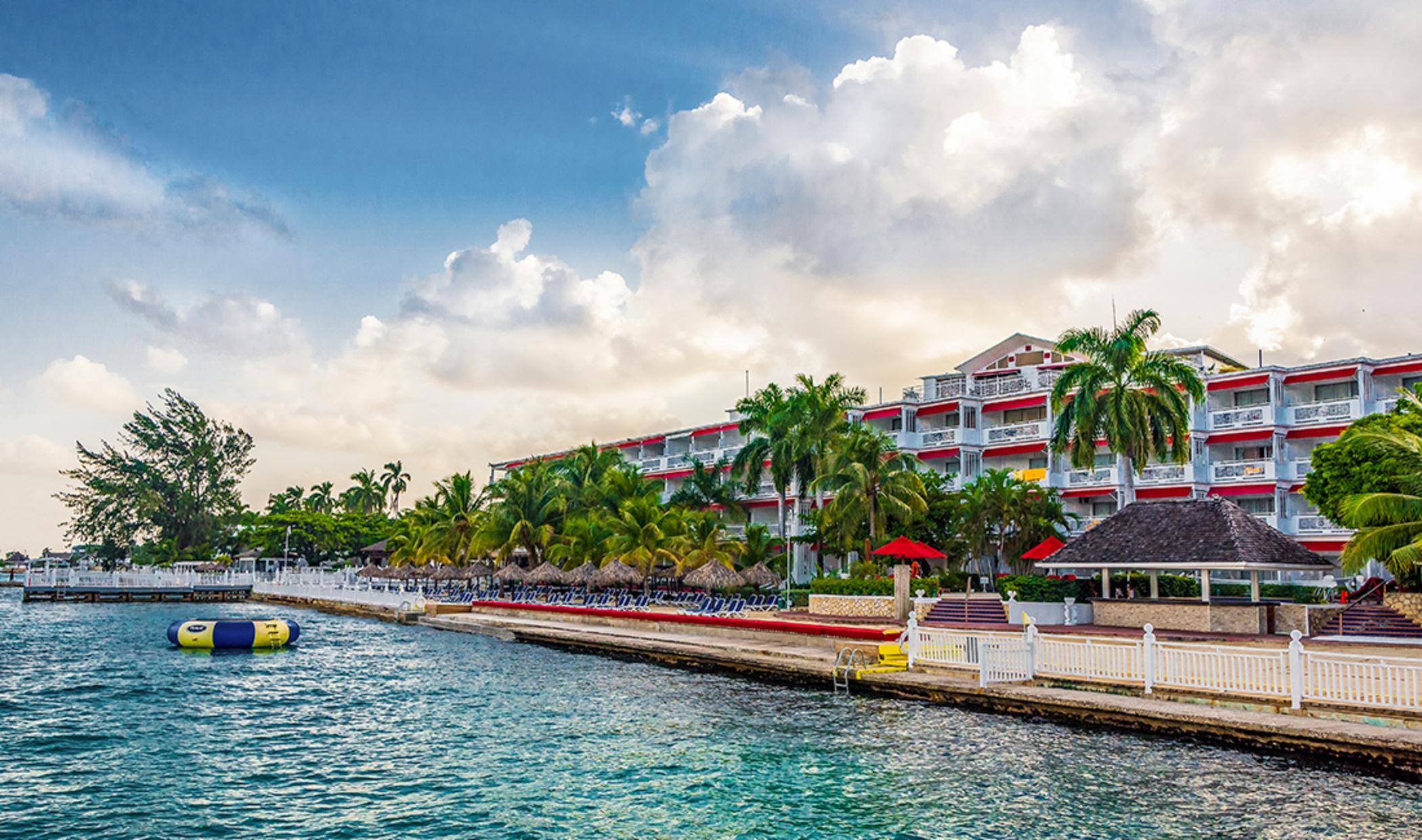 Grand Decameron Montego Beach, A Trademark