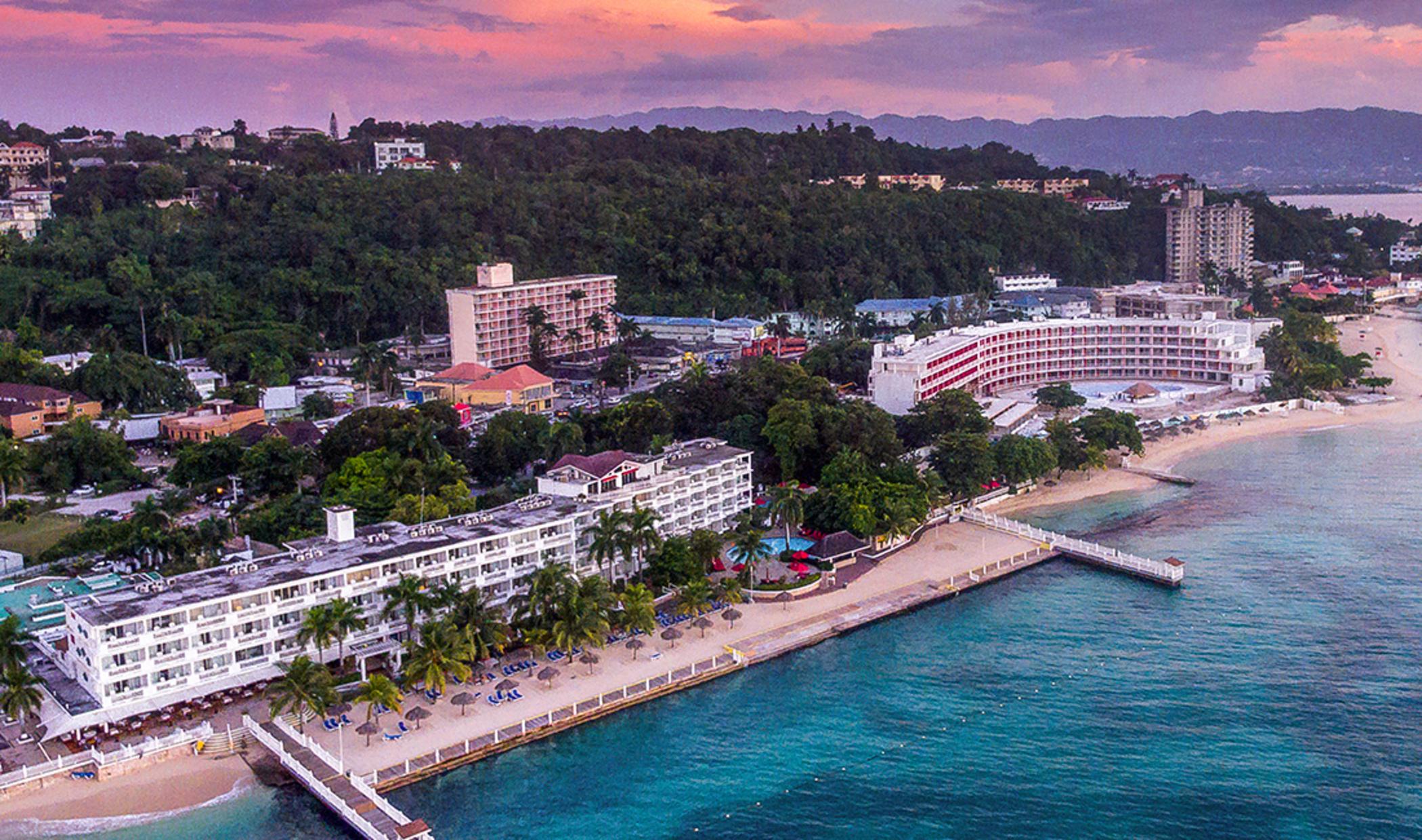 Resort Grand Decameron Montego Beach, A Trademark