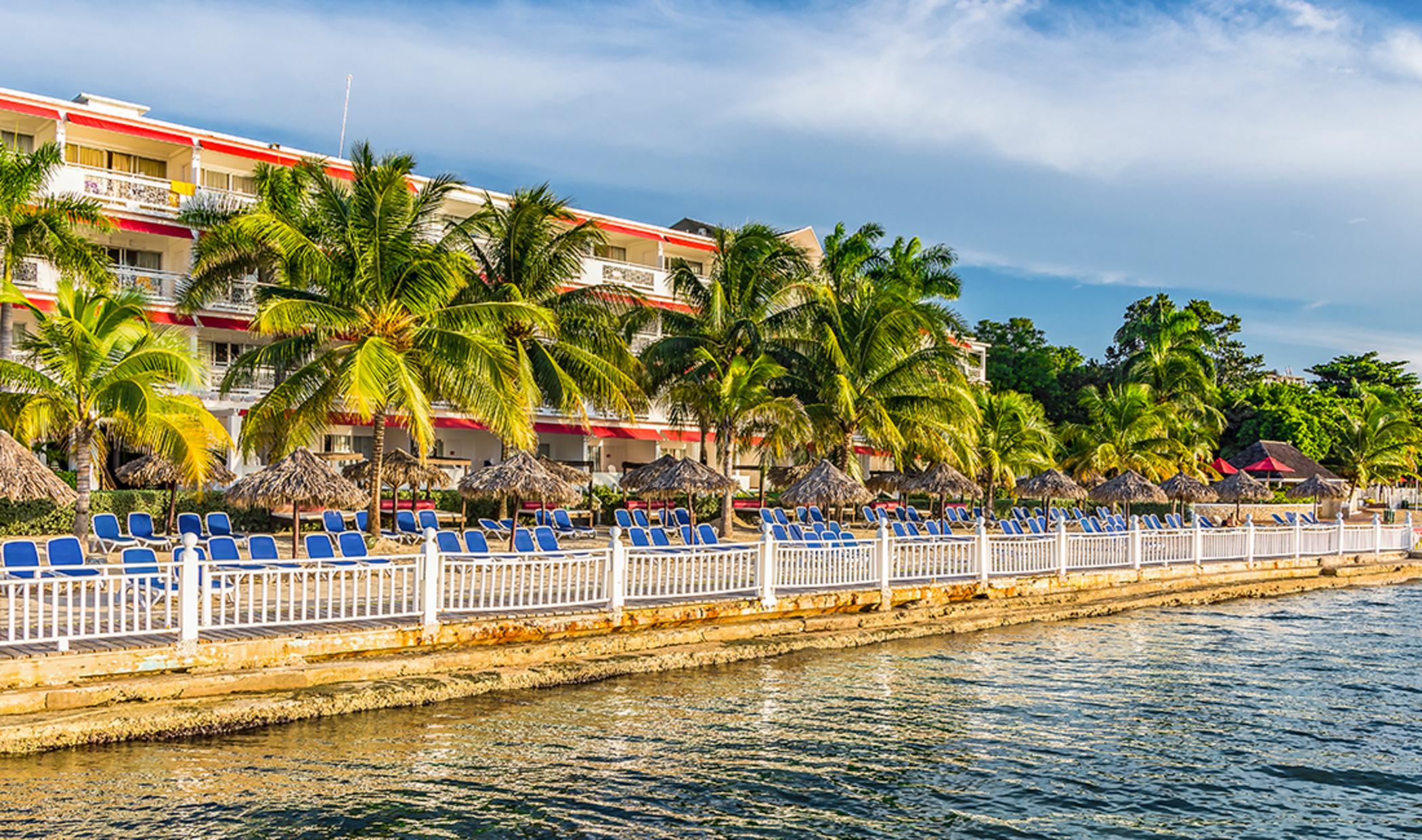 Grand Decameron Montego Beach, A Trademark 3* Montego Bay
