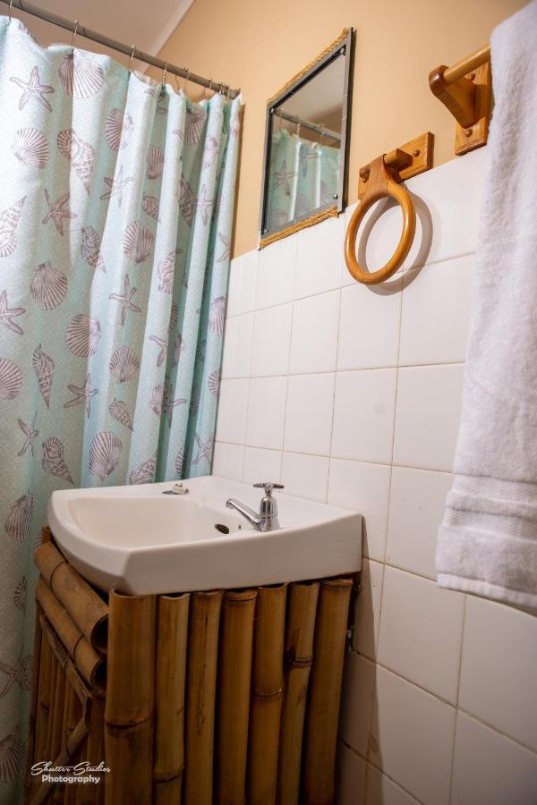 And Bar Bed & Breakfast Treasure Beach