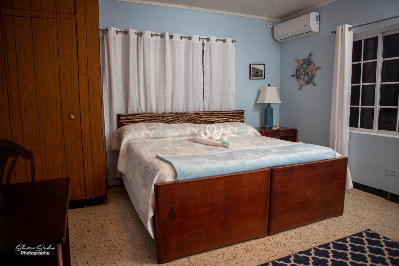 And Bar Bed & Breakfast Treasure Beach