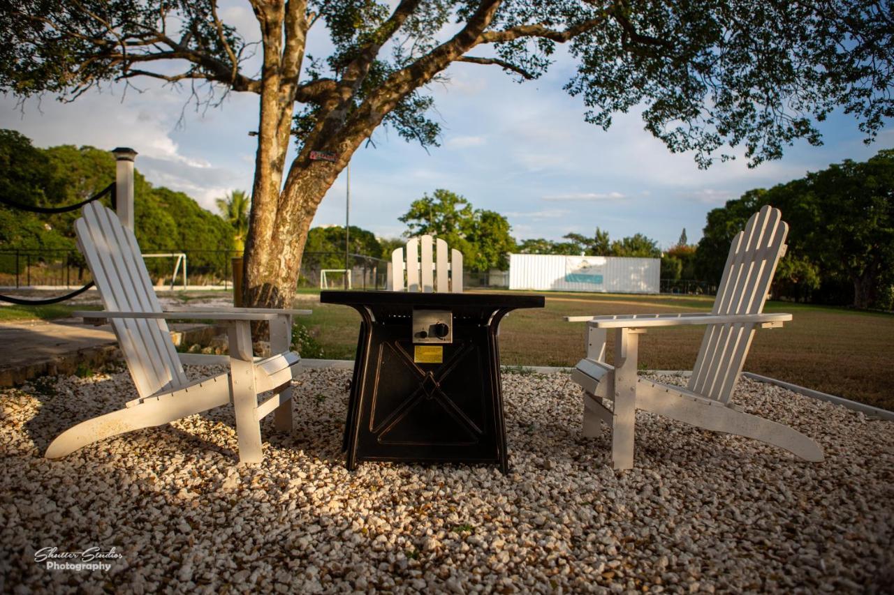 And Bar * Treasure Beach