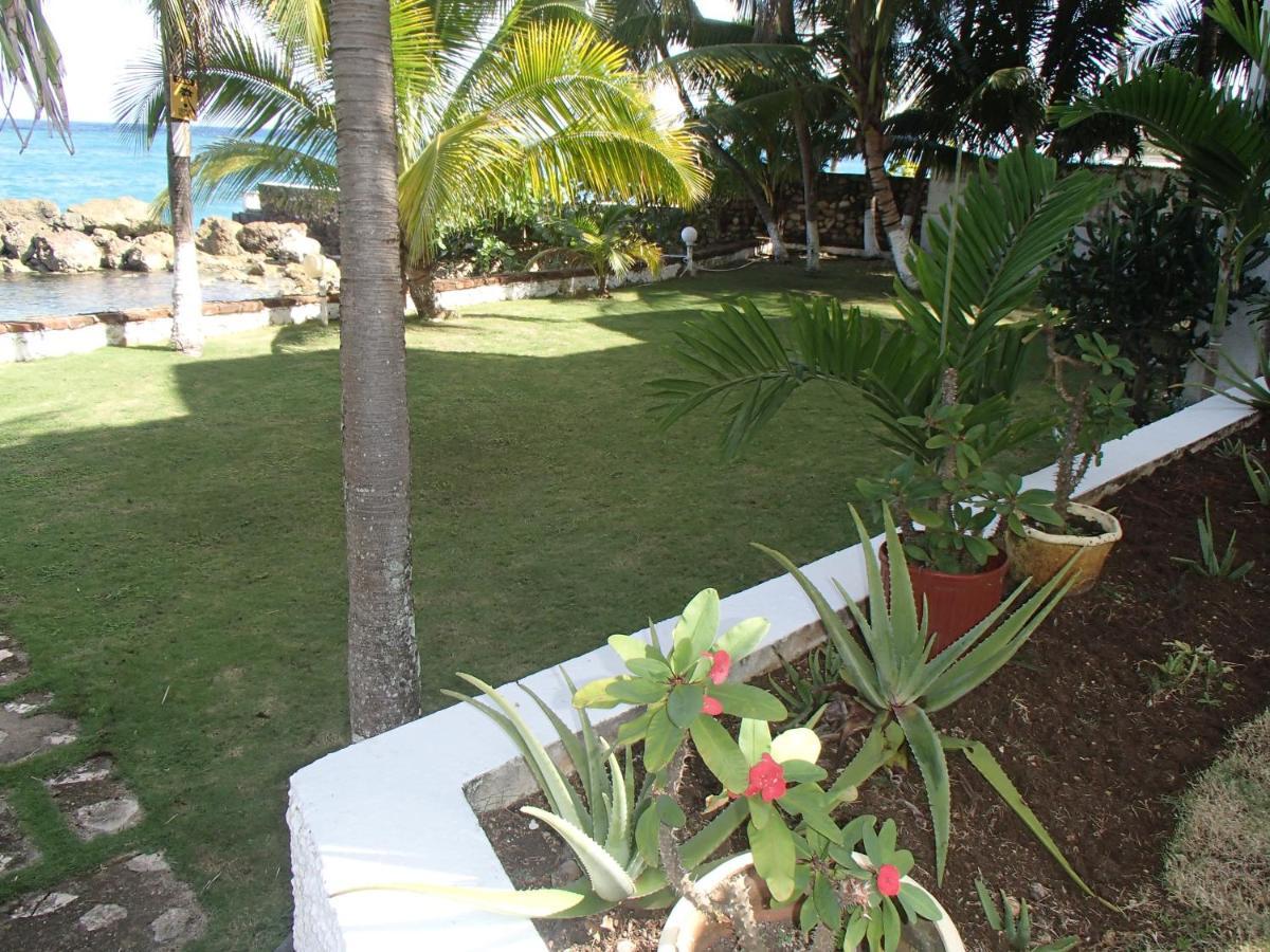 Chrisanns Aparthotel