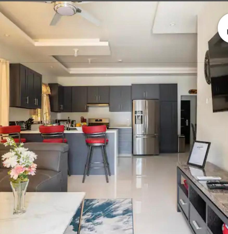Ferienhaus Luxurious Royale- 5 Min Drive To