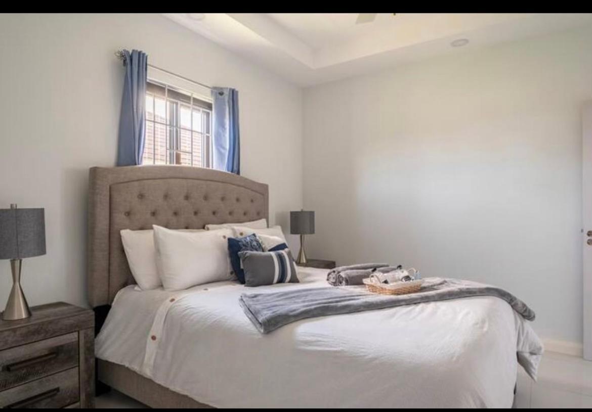 Ferienhaus Luxurious Royale- 5 Min Drive To