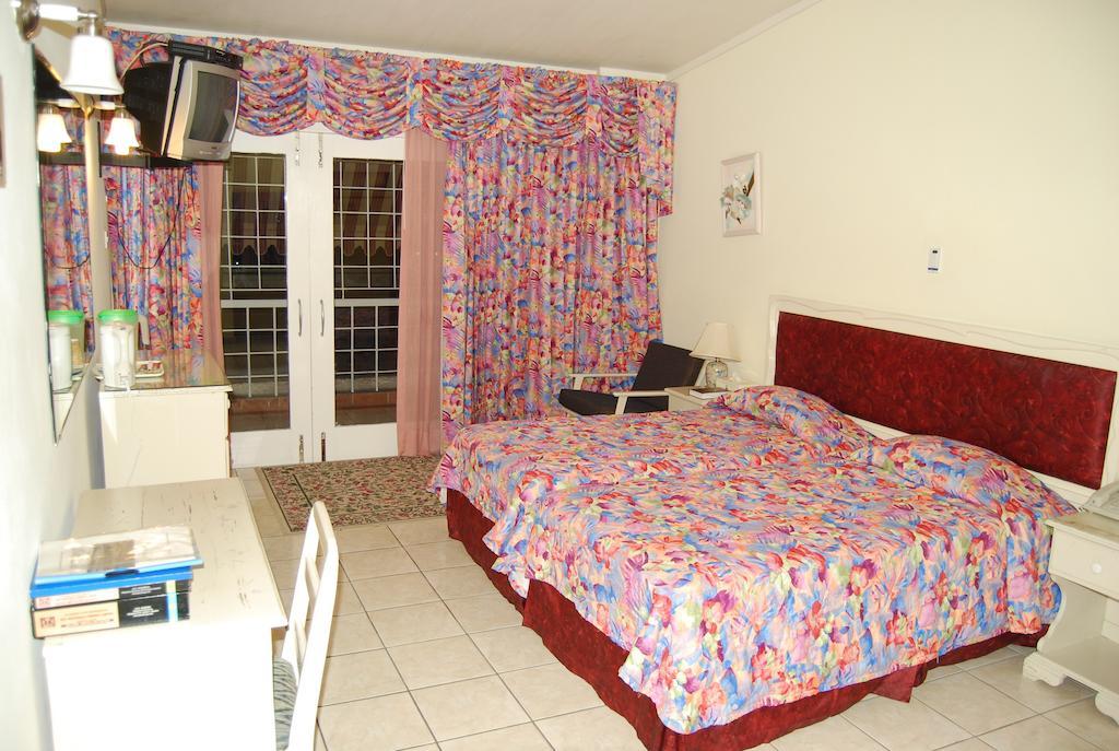 Hotel Uwi Mona Visitors' & Conference Centre