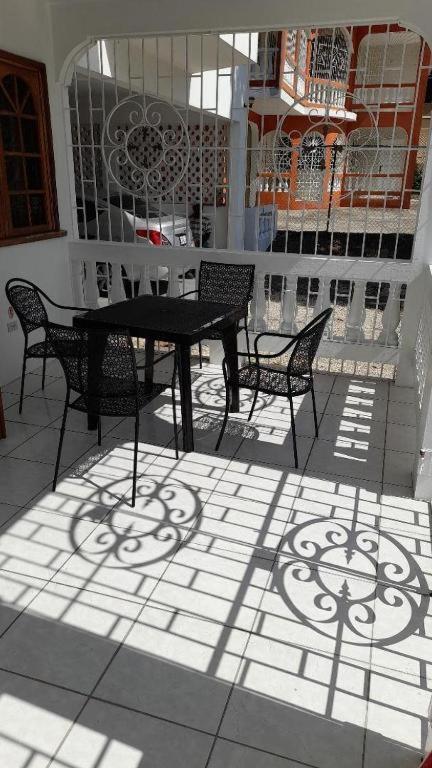 Melrose Place * Montego Bay