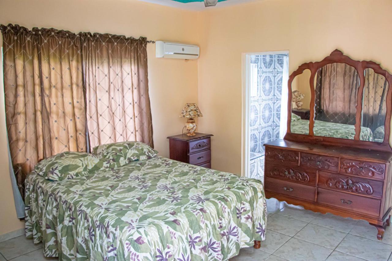 Charlie's Guest house *