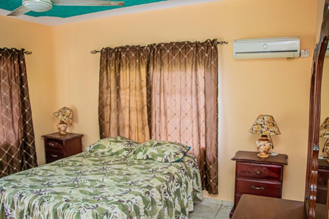 Guest house Charlie's *