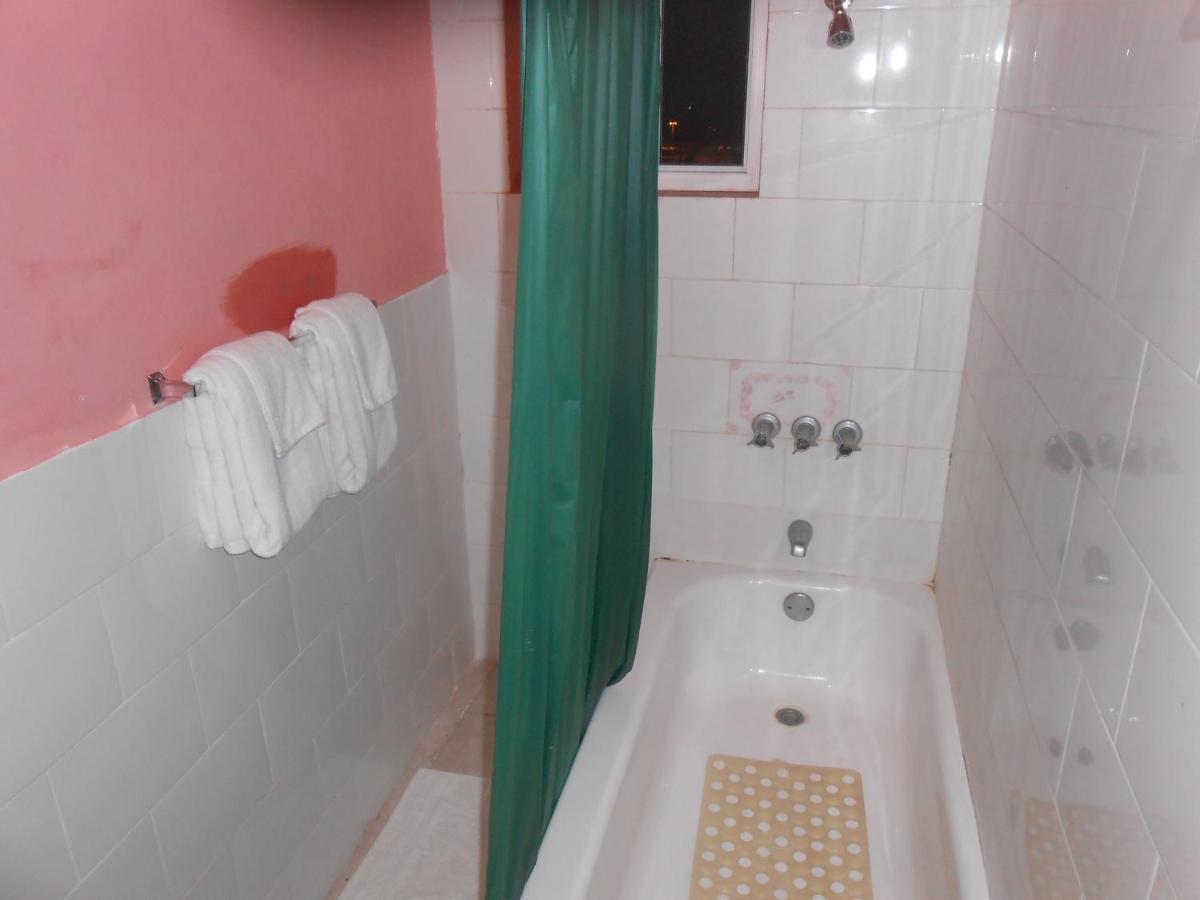 Tropical Manor - Hotel Kingston