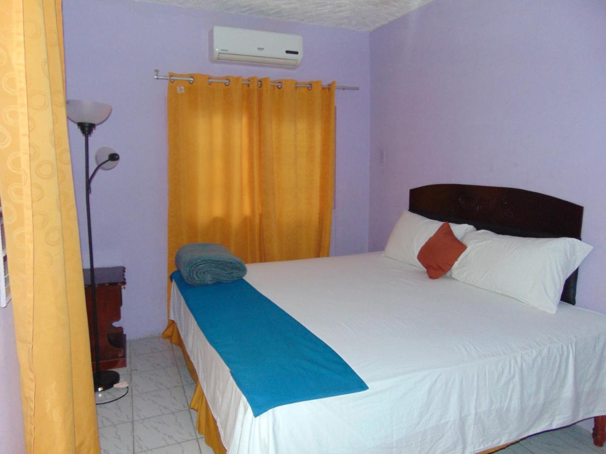 Tropical Manor - Hotel 2*