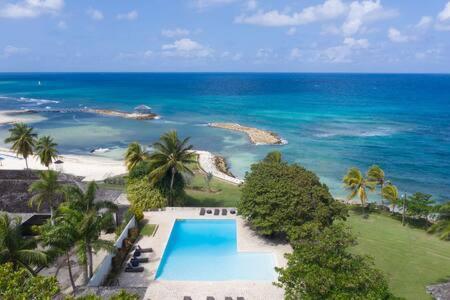 Hospitality Expert Mr X - Tour Pool Bar Inn *