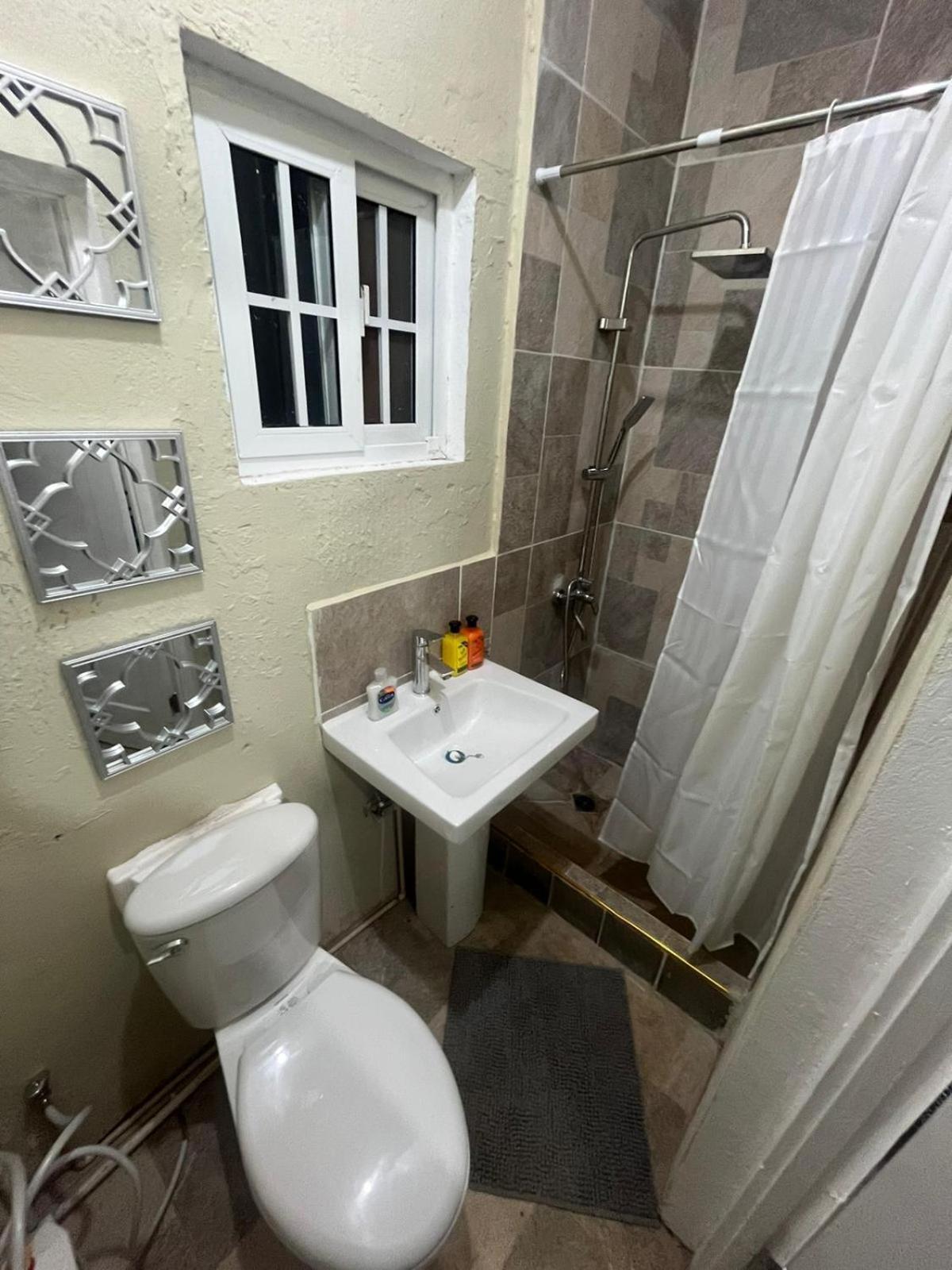 Hostel Inez Roots Montego Bay