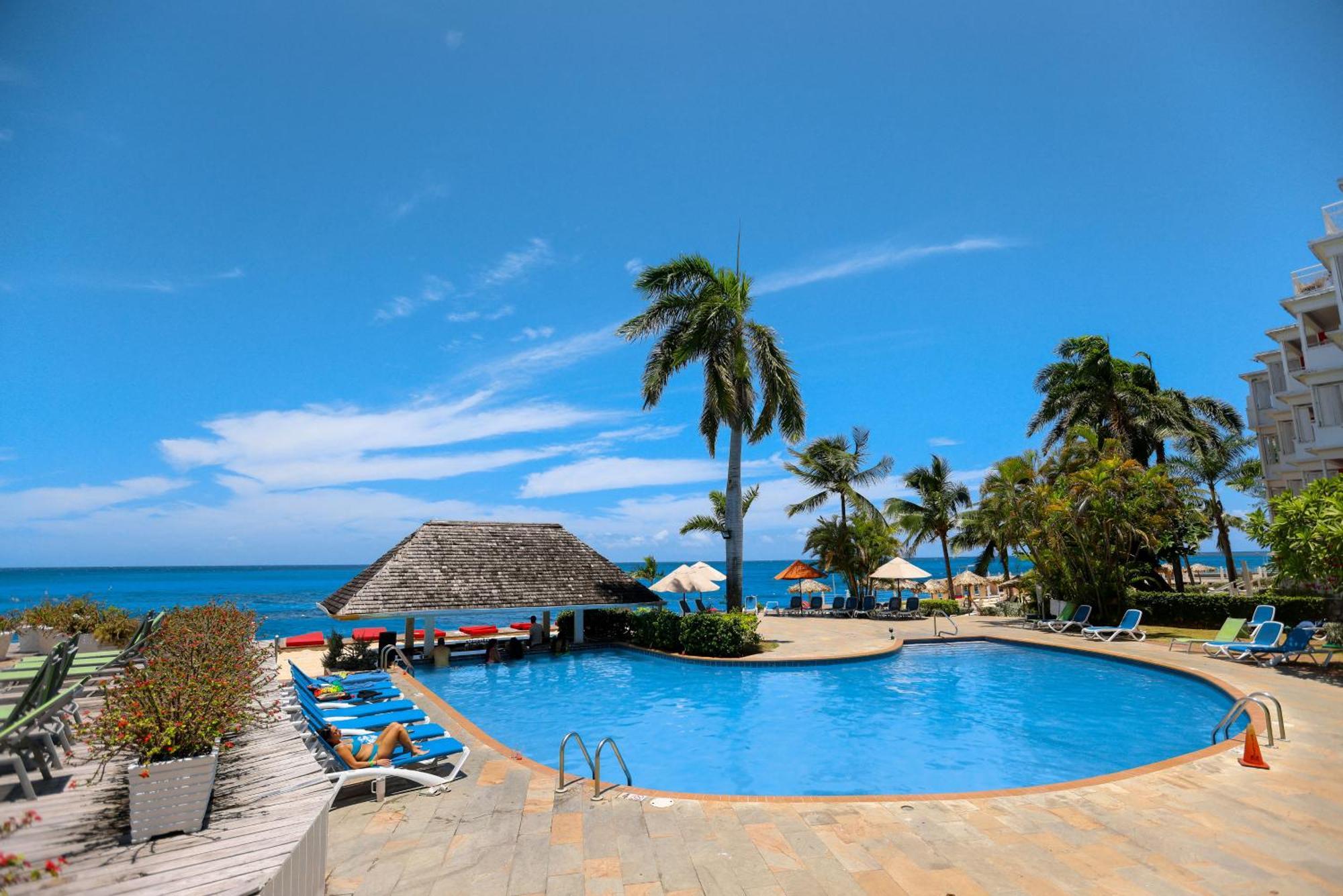 Grand Decameron Montego Beach, A Trademark 3*