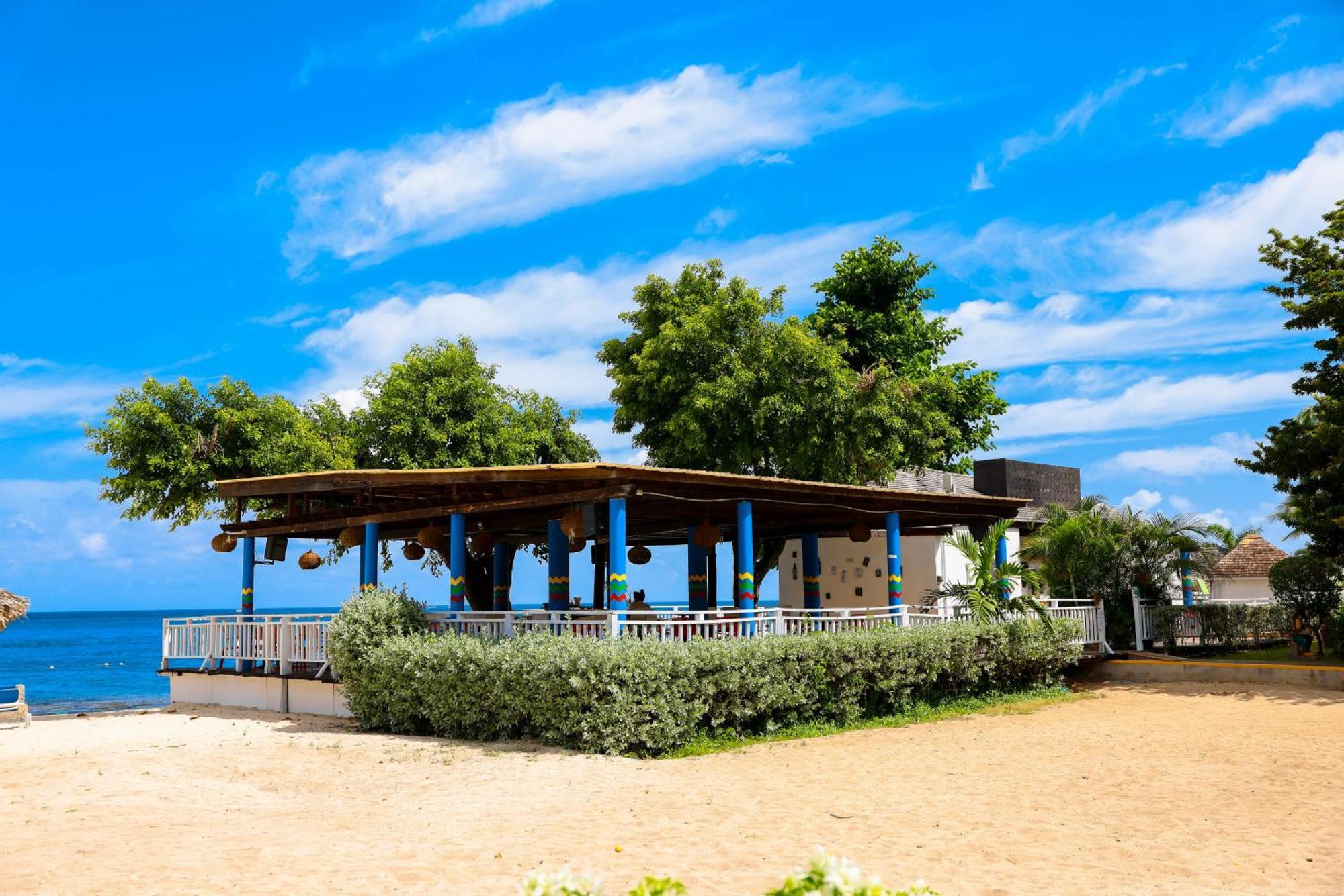 Grand Decameron Montego Beach, A Trademark Resort
