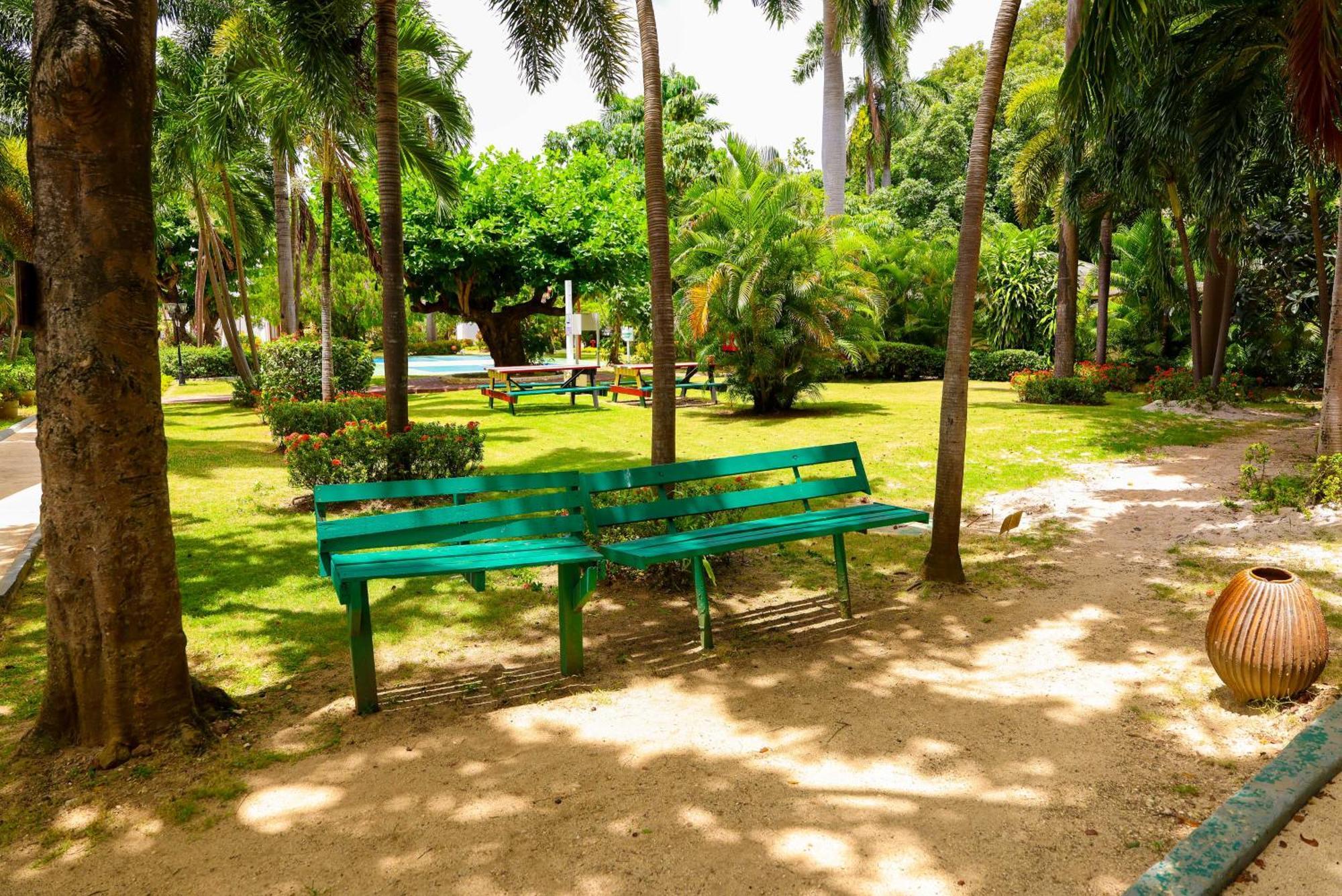 Grand Decameron Montego Beach, A Trademark Resort