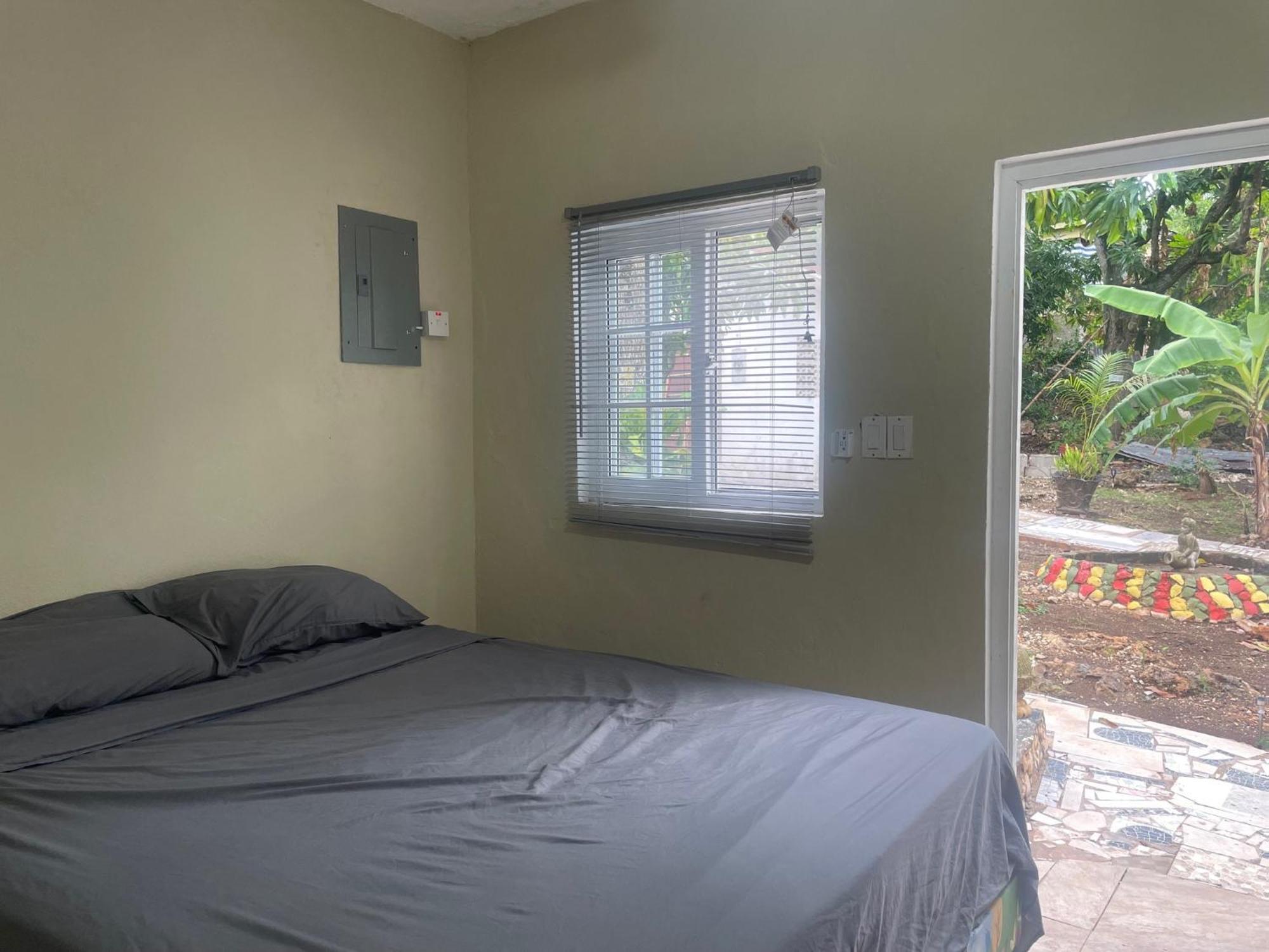 Inez Roots Hostel Montego Bay