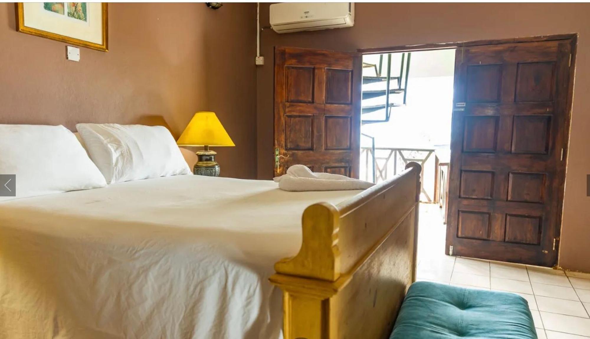 Indigo Hotel 3*