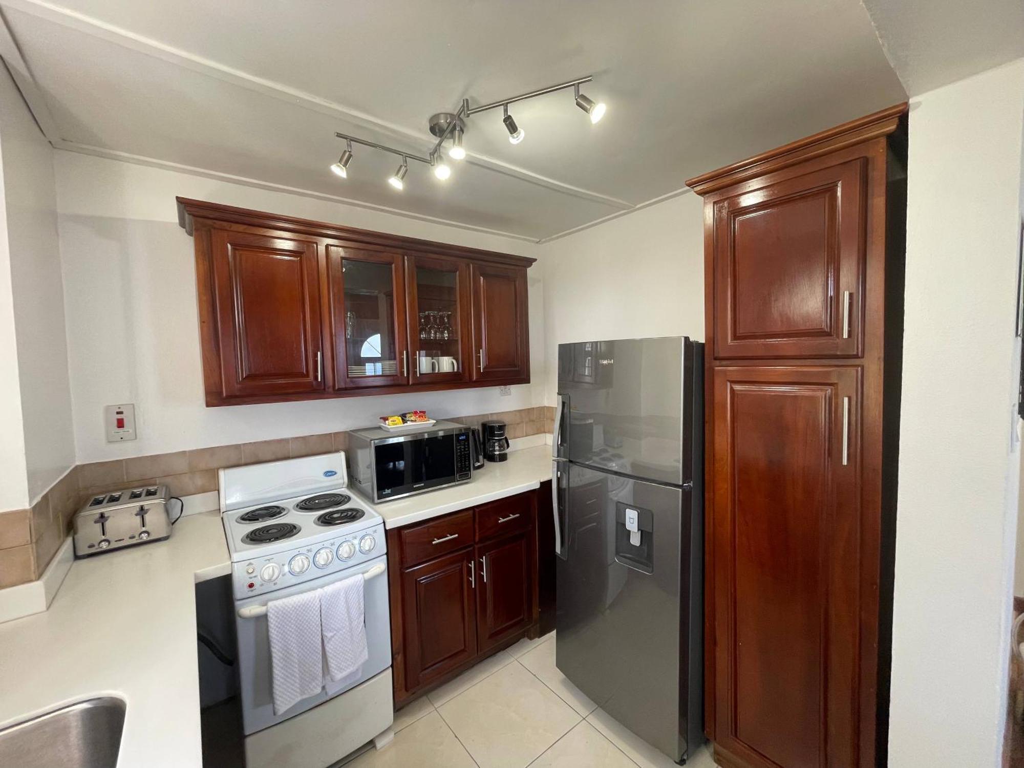 Oceanbreeze Jamaica Penthouse, 7-minute Walk To * Ocho Rios